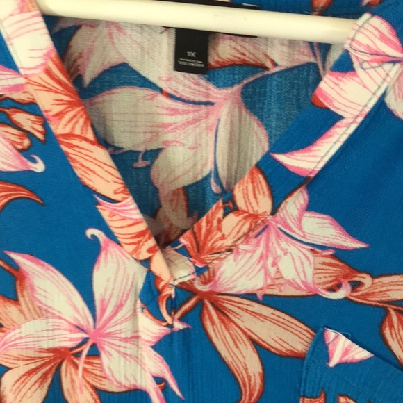 Signature Studio top - Picture 2 of 7